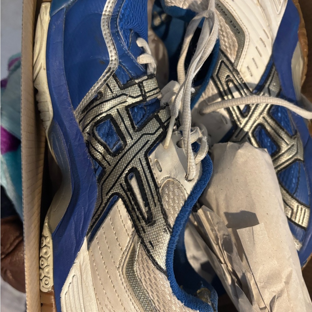 Mizuno Blue and White Athletic Shoes for Performance